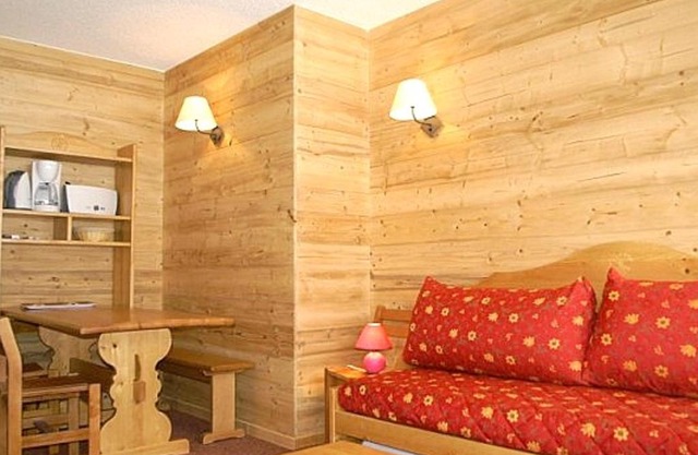 2 pièces au pied des pistes avec balcon et skiroom - FR-1-557-34