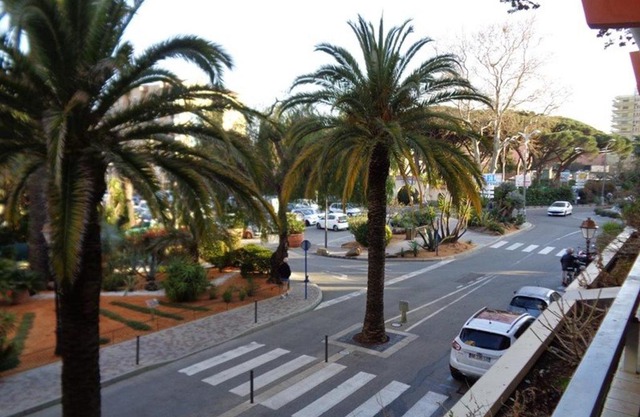 2 pièces climatisé avec terrasse et parking - Centre ville Le Lavandou - FR-1-308-66
