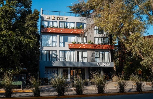 2 Relaxing Rooms With Free Breakfast Near Feria de Mataderos and Arenales