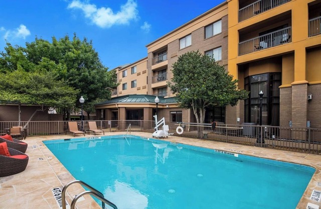 2 Relaxing Units Near Galatyn Woodland Preserve, Pets Allowed, FREE Parking!