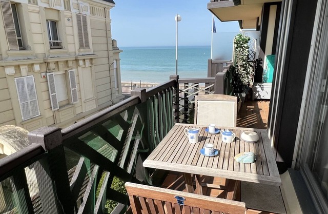 2-room apartment with balcony near city center