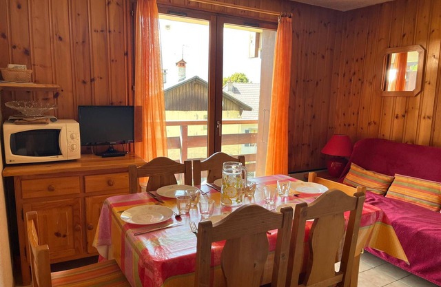 2-room apartment with sleeping area, 4-6 pers, near center, pets allowed