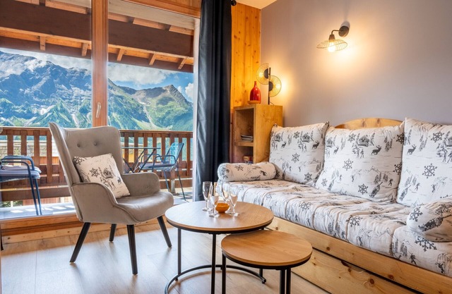 2 rooms cabin 6 pers, balcony , swimming pool ,WIFI and car park