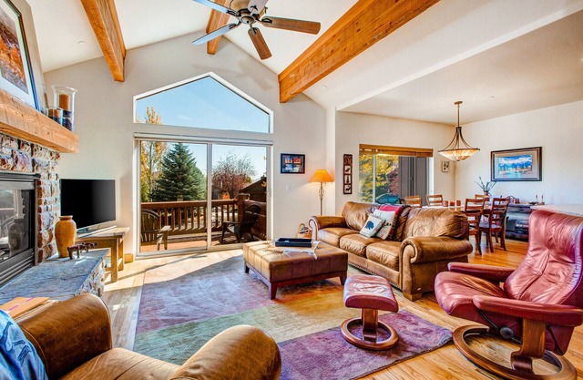 2-story duplex in great location with private balcony, mountain views, fireplace