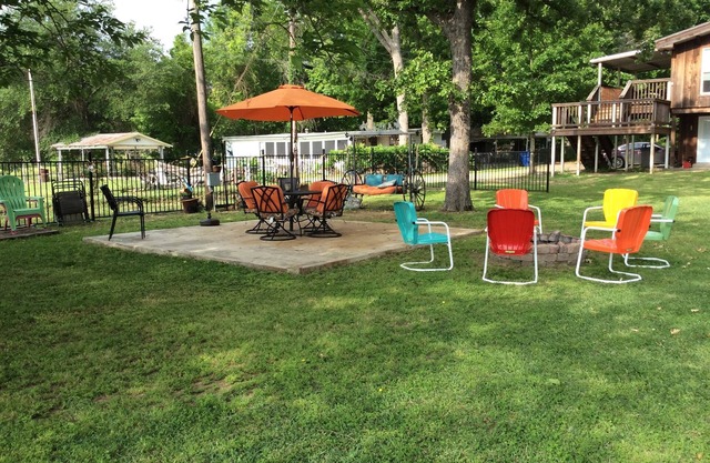 2 STORY HOUSE WITH GREAT SWIMMING,FISHING AND BOATING