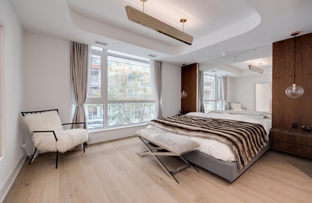 2 Story Luxury Townhome In Entertainment District