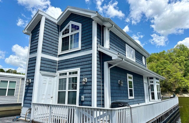 2 Story Stationary- Lee’s Ford Marina