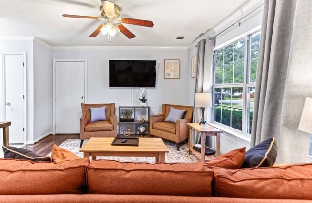20 Mins from the Airport- Sunny Soling Hideaway
