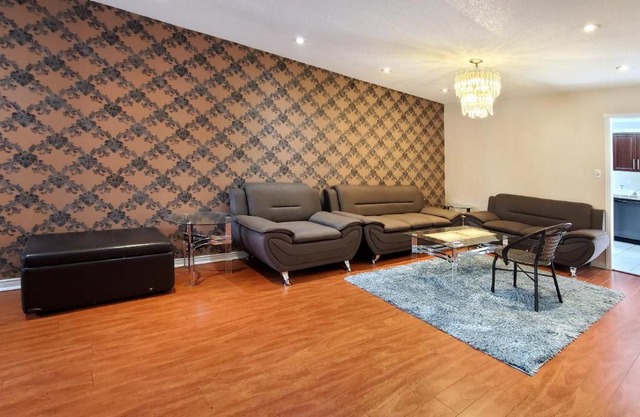 20 minutes from Toronto Pearson Airport