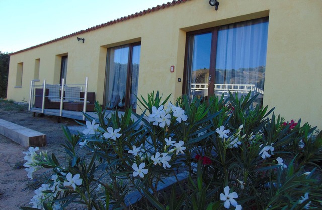 200 SQM OF VILLA WITH LARGE GARDEN NEAR THE SEA