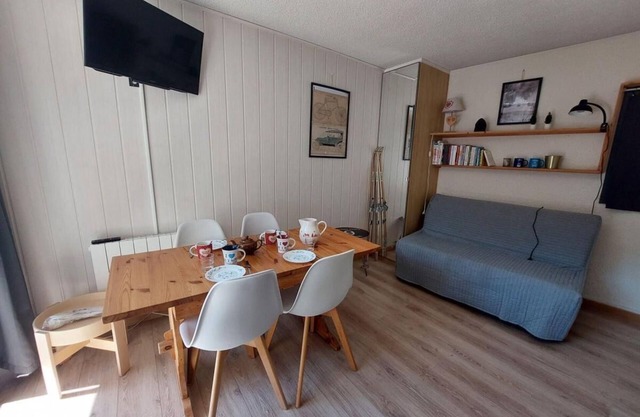 200m from shops, 3rd floor, balcony, tv, ski locker, 29m², Les 2 Alpes