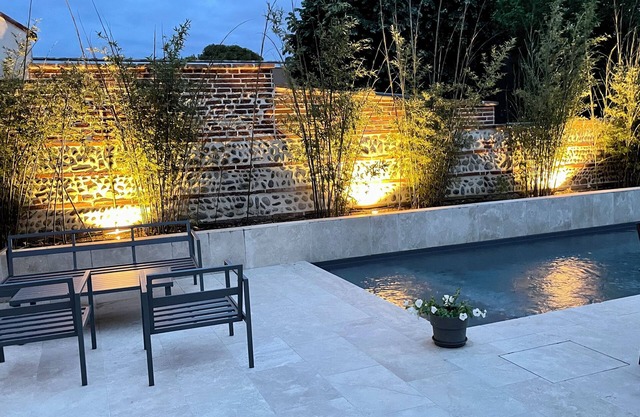 200m2 house with wood-burning stove and swimming pool in downtown Toulouse