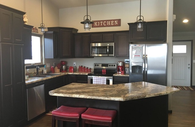 2025 Sturgis Motorcycle Rally - 1,200 per night! 4 Bed-3 Bath Hot Tub!