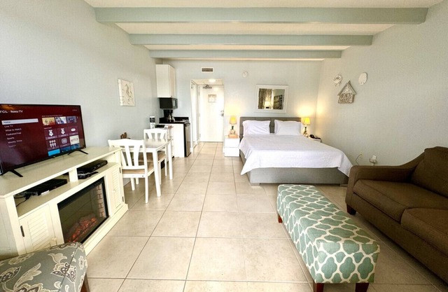 209 Little Harbor Studio- New Listing- Waterview