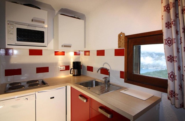 20m from resort center, 1st floor, balcony, tv, ski locker, 40m², Tignes