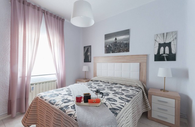 21 Gumers Wifi Metro A/C free street parking for families friends & couples