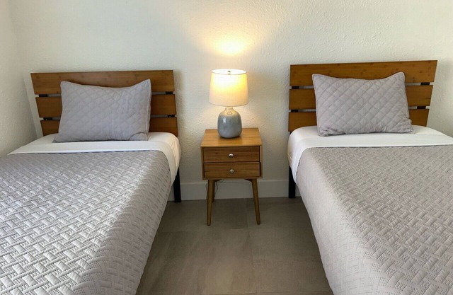 21 · Surf n Sand 2 Bedroom Apartment by the Water 21