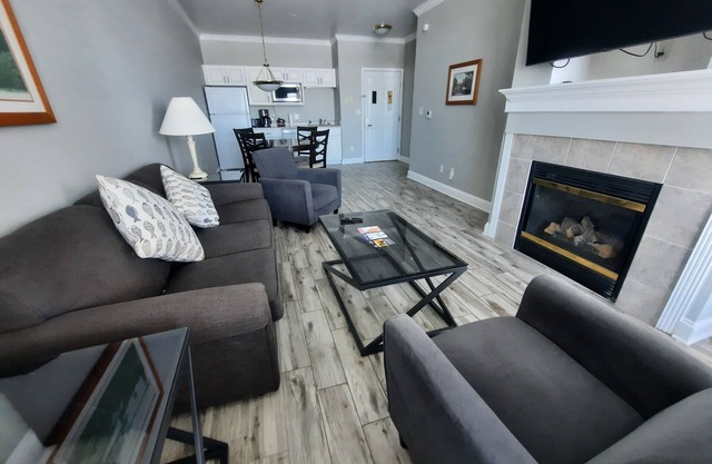 219 - One Bedroom Lake View Condo Suite