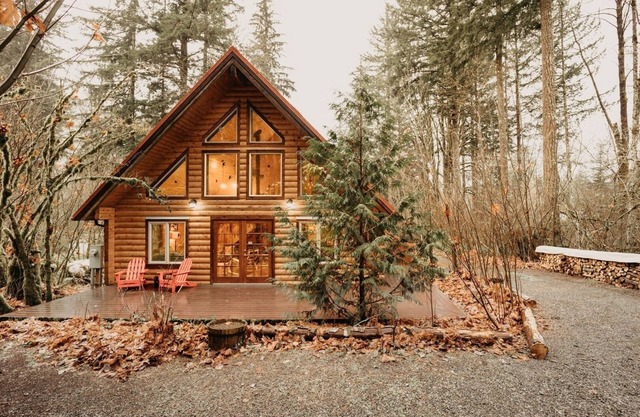 21GS - Log Cabin - Pets Ok - Sleeps 6 by RedAwning
