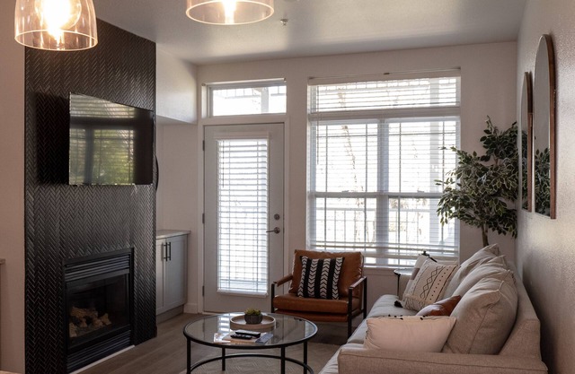 229 - Cozy One Bedroom Condo Suite w/Resort Amenities