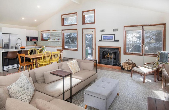 233 Larkspur Duplex - Unit B