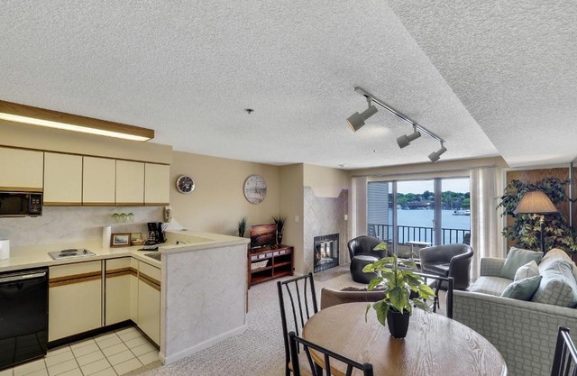 236 Edgewater Inn