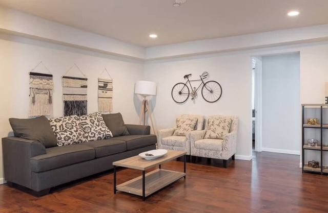 2402 - 4B3B Gated House near Zoo Coliseum FWY BART