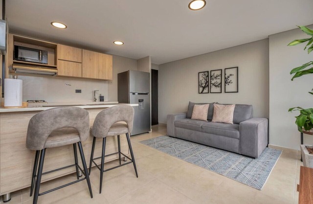 24th floor modern apartment close to parque lleras