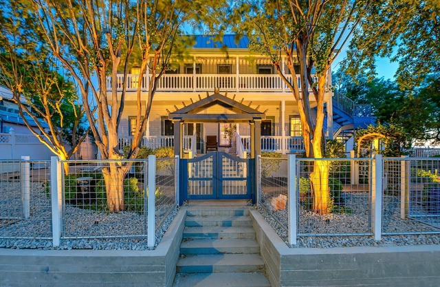 25% Off Aug! Inks Suite Downtown Marble Falls