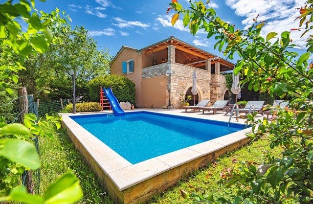 250 m² House ∙ 6 bedrooms ∙ 16 guests