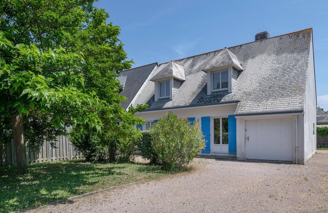 250m from beach, house with garden for 6