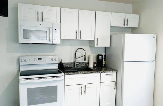 2528 Renovated Studio Near The Beach