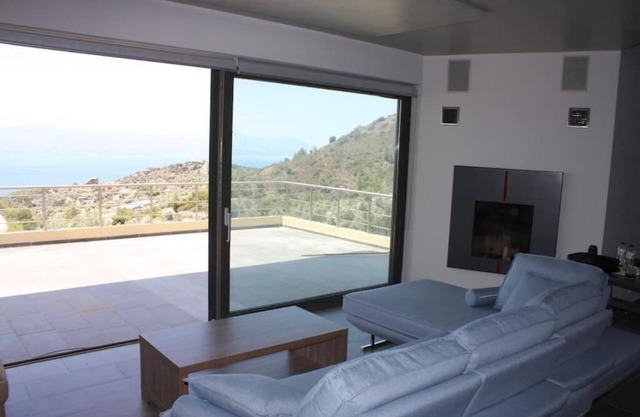 260sqm villa in Loutraki with a sea viewn