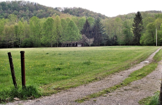 27 Riverfront Acres of Serene Mountain Views - Dog and Kid paradise!