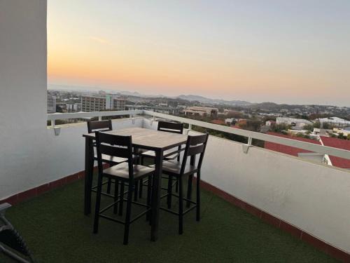 270 Degree City View Serenity