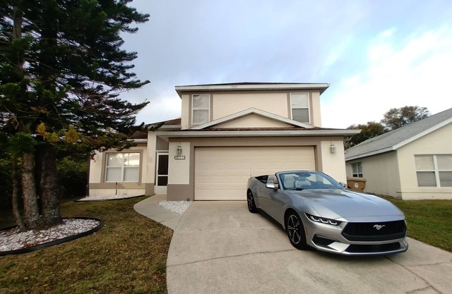 2711 House Overlooking Lake