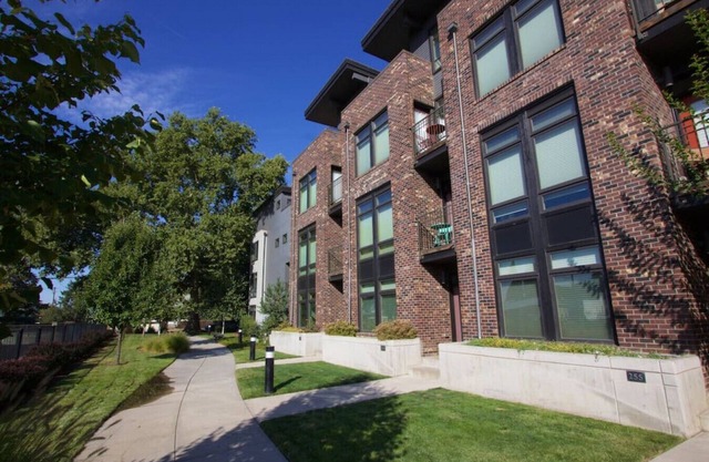 275 W Sumach · Vue 22 Town Home
