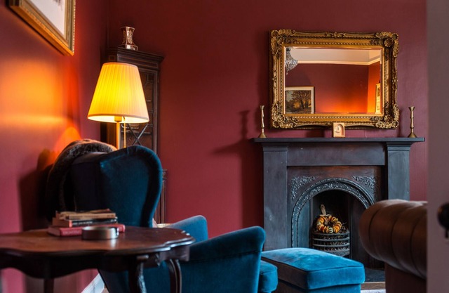 28 Avondale Place - an edinburgh that sleeps 4 guests in 2 bedrooms