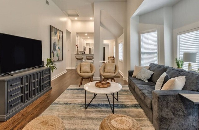 28) Updated Midtown Bungalow |Great Walkability!