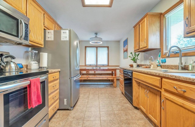2805 N Summit Ave · Relax at the Summit - 3bd, 2b