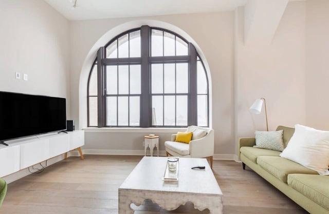 2B/2BA Modern Downtown Suite, Rooftop Deck & Gym