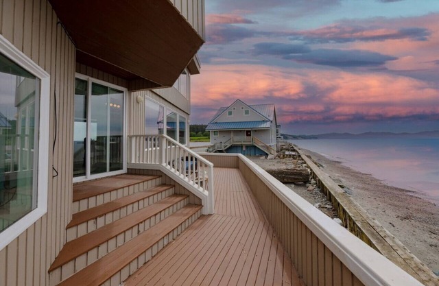 2b1.5b Unit w/Stunning Water View @Oak Harbor
