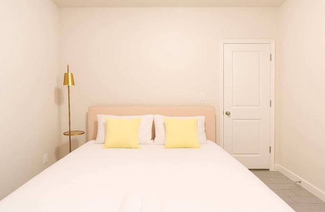 2B2B Free Parking & Premium Beds