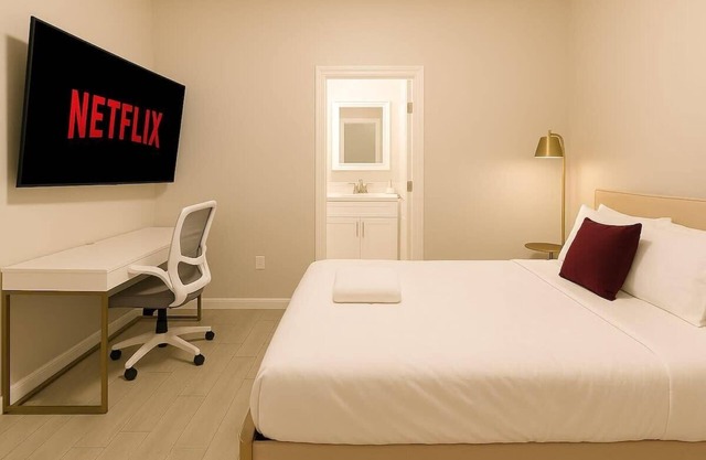 2B2B Free Parking & Premium Beds