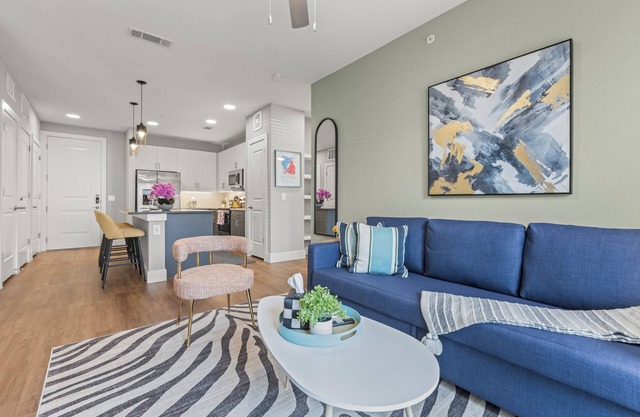 2B2B Luxury 1st Floor Apartment near in Ft Worth with free Parking,Pool,Gym&more