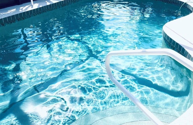2bd-2ba-2ga, heated pool, golf-beach lovers, pet friendly sanctuary.