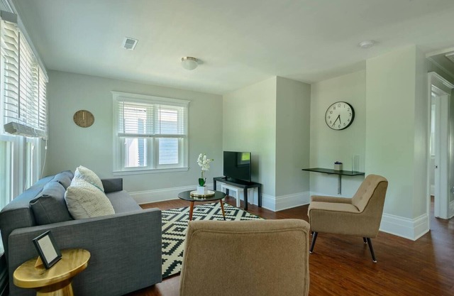 2bd Apt in West Village - Eat, Drink, Be Merry!