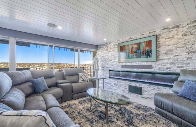 2BD Luxury Condo, Cocktail Lounge, Beautiful Views