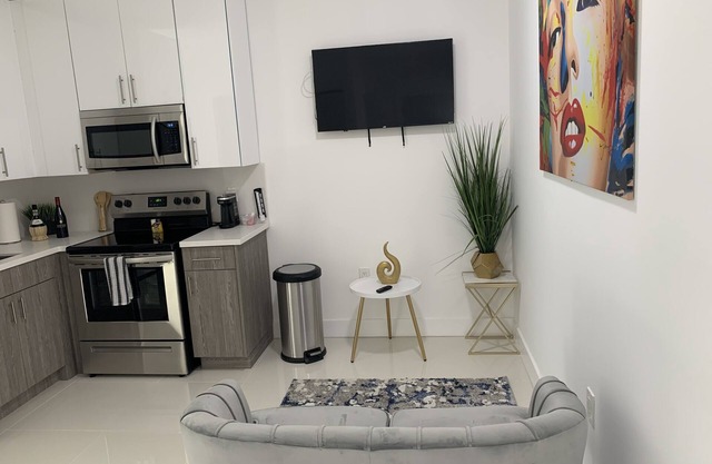 2BD Modern apt mins away from Wynwood,Midtown & Beach!
