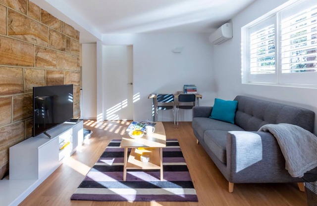 2BDR Brand New Apt Moments from RNSH St Leonards